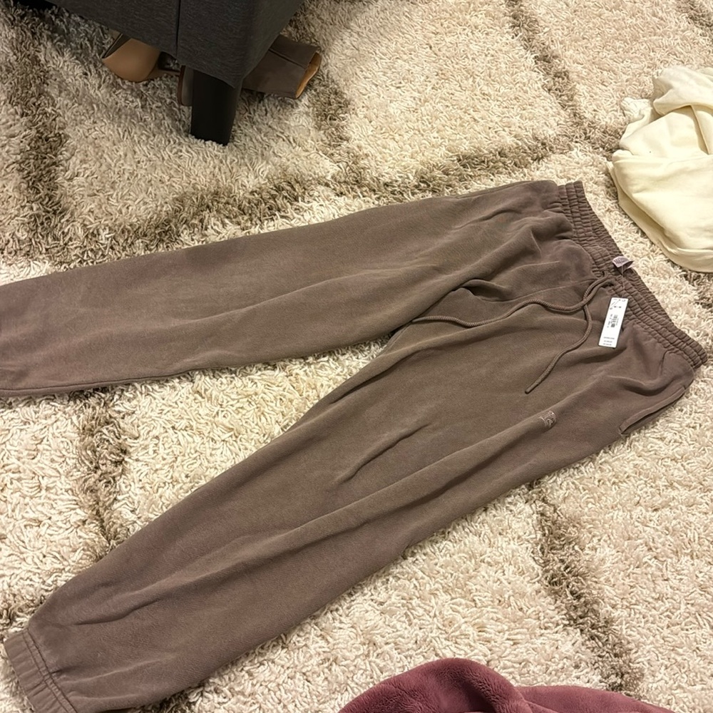 Vs pink ivy fleeece sweatpants size medium dark tan color